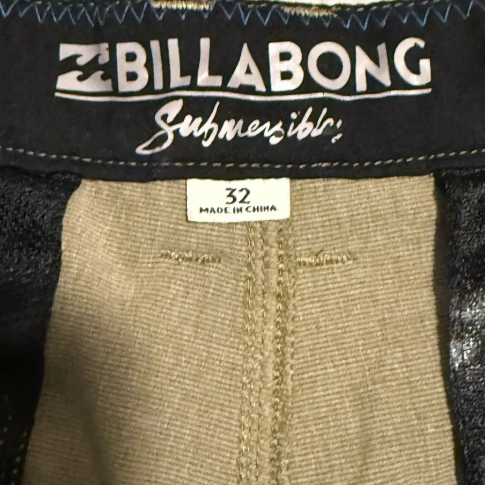 ✨ Billabong Crossfire Mid Submersible Khaki Walk Shorts Size 32 - Picture 3 of 9